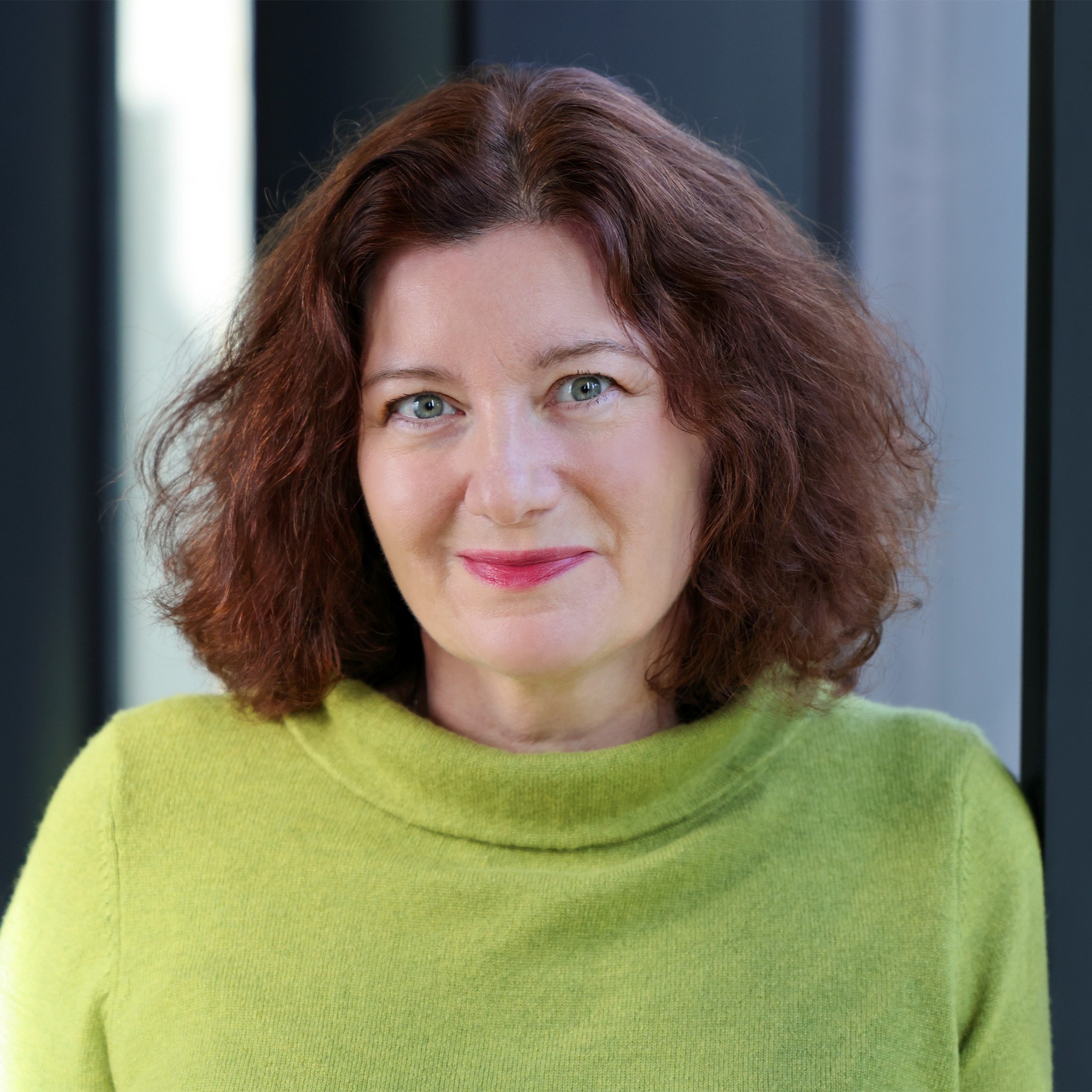 Turi King headshot 2